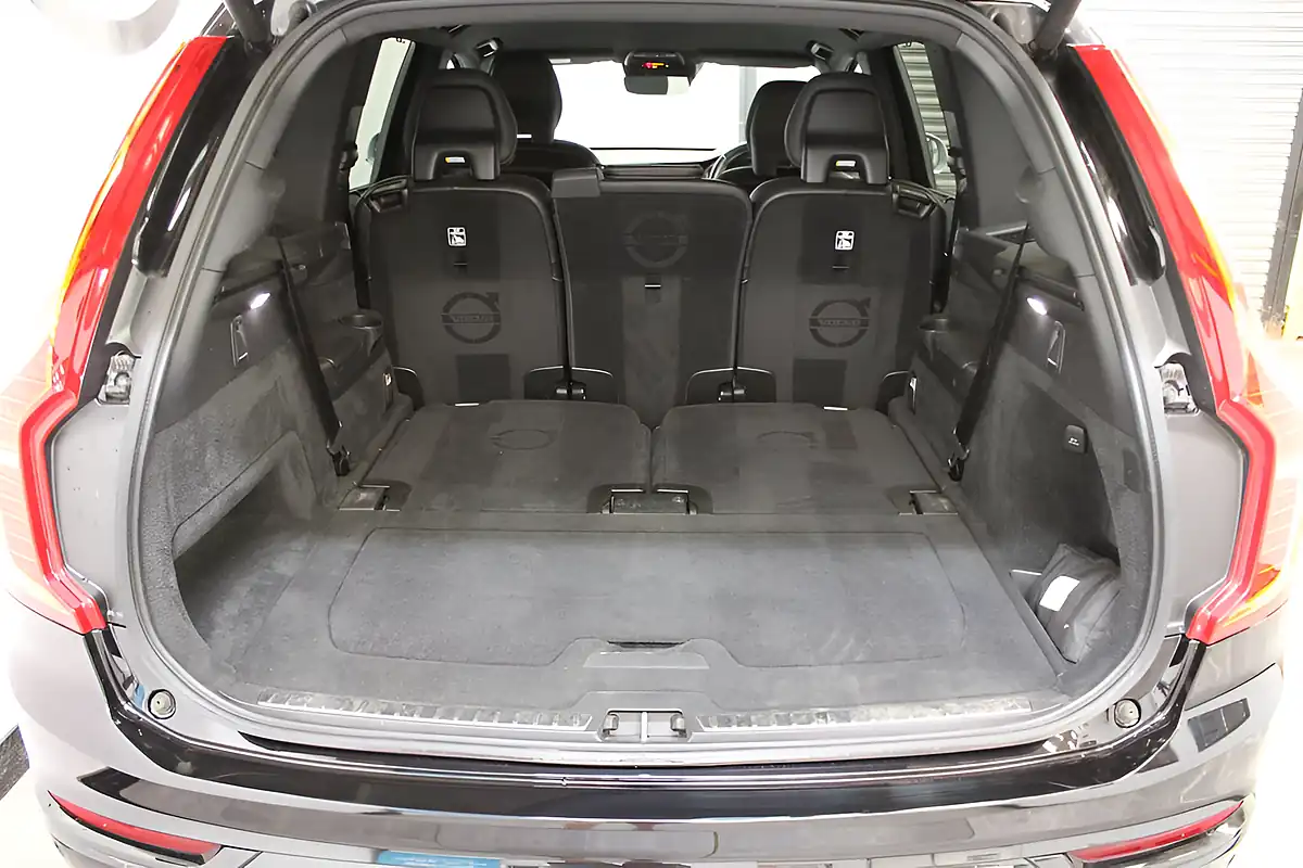 Used 2019 Volvo XC90 R-Design Black - Interior and Exterior details 17