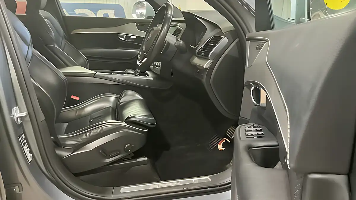 Used 2019 Volvo XC90 R-Design Grey - Interior and Exterior details 11