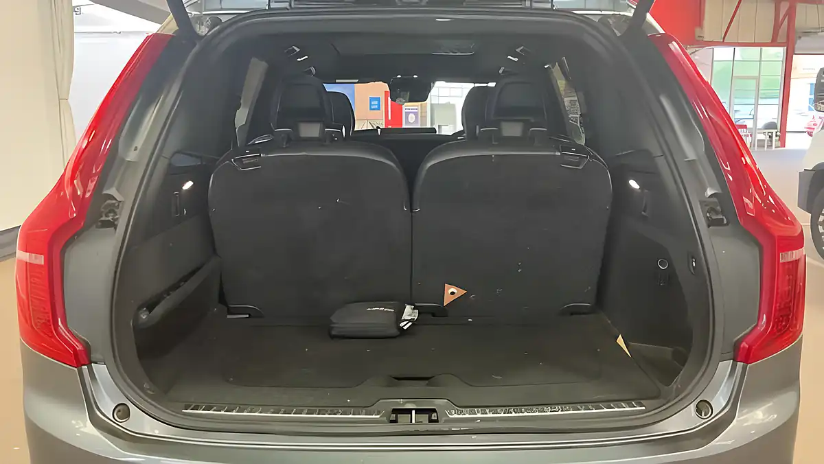 Used 2019 Volvo XC90 R-Design Grey - Interior and Exterior details 9