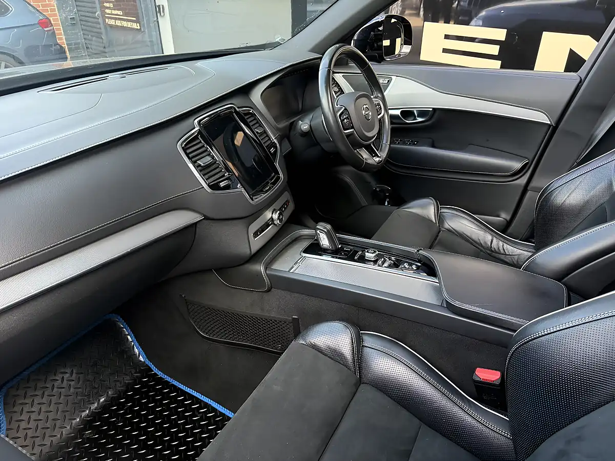 Used 2019 Volvo XC90 R-Design Onyx Black Metallic - Interior and Exterior details 7