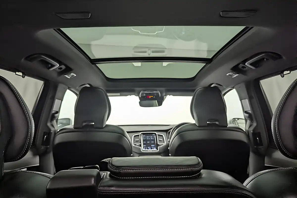 Used 2019 Volvo XC90 R-Design White - Interior and Exterior details 10