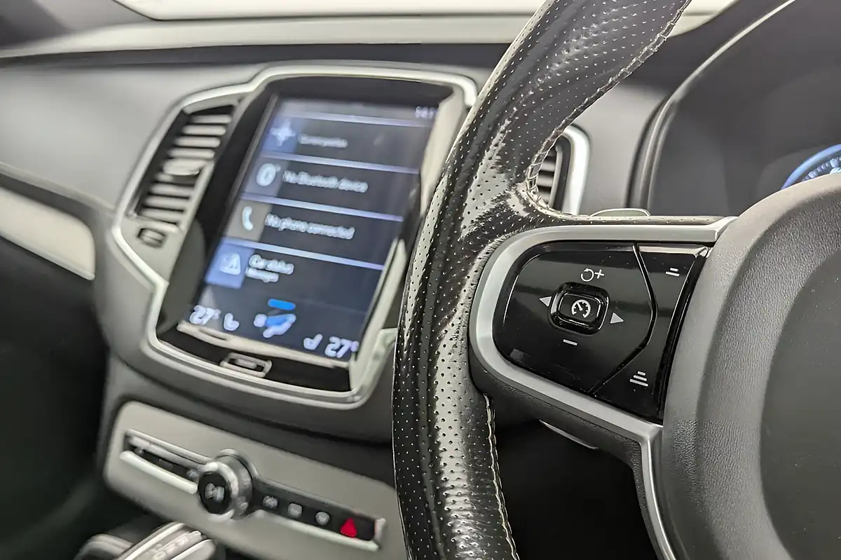 Used 2019 Volvo XC90 R-Design White - Interior and Exterior details 12