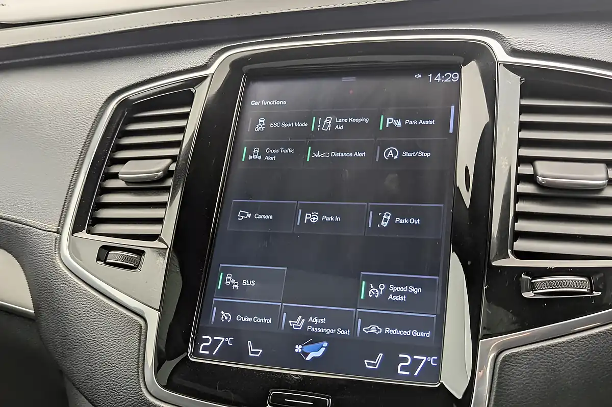Used 2019 Volvo XC90 R-Design White - Interior and Exterior details 15