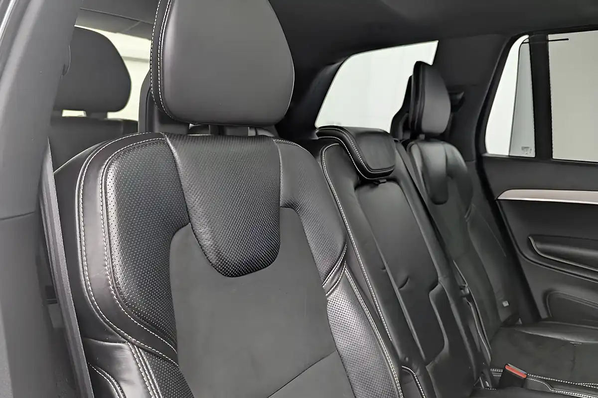 Used 2019 Volvo XC90 R-Design White - Interior and Exterior details 17