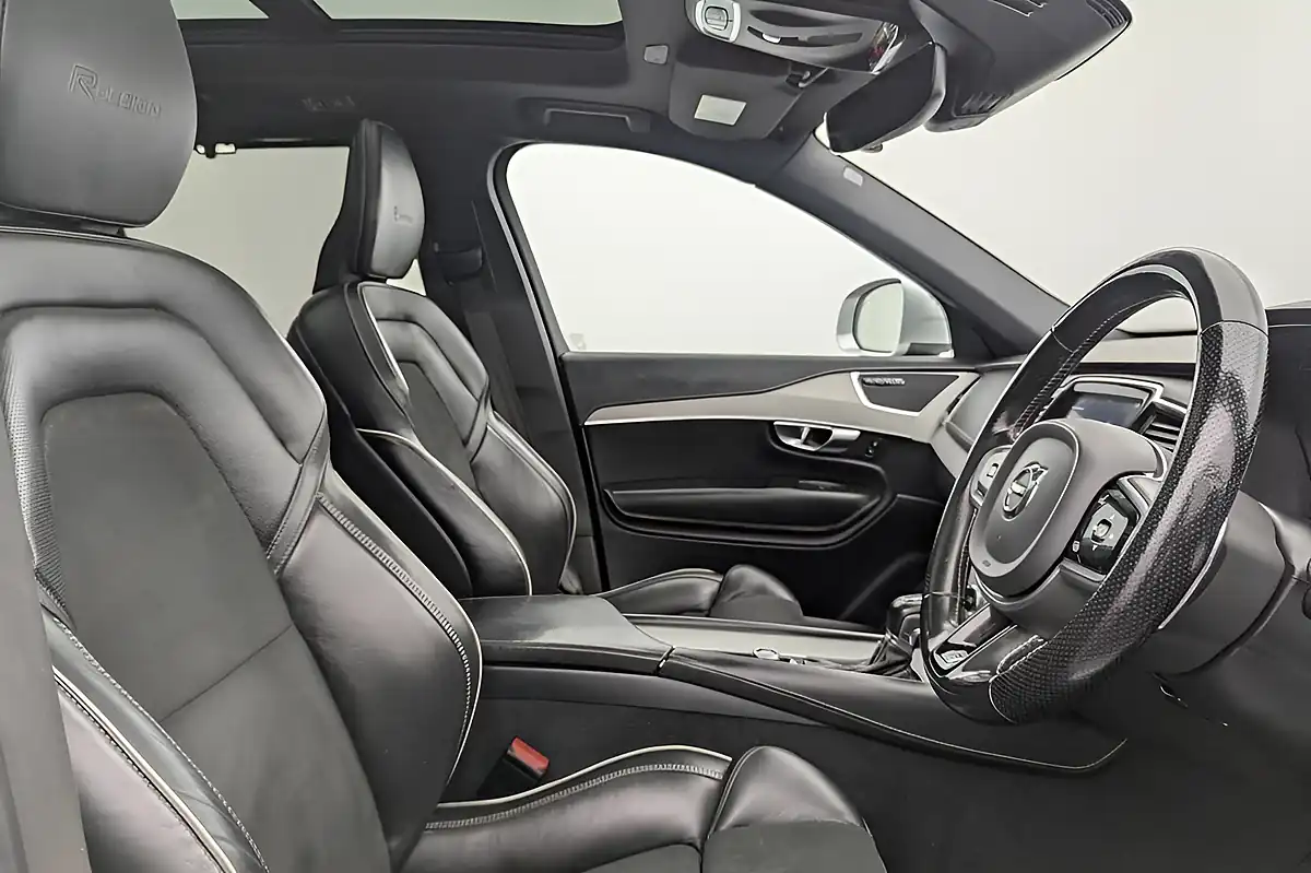 Used 2019 Volvo XC90 R-Design White - Interior and Exterior details 2