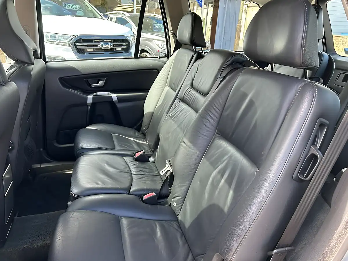 Used 2019 Volvo XC90 Silver - Interior and Exterior details 12