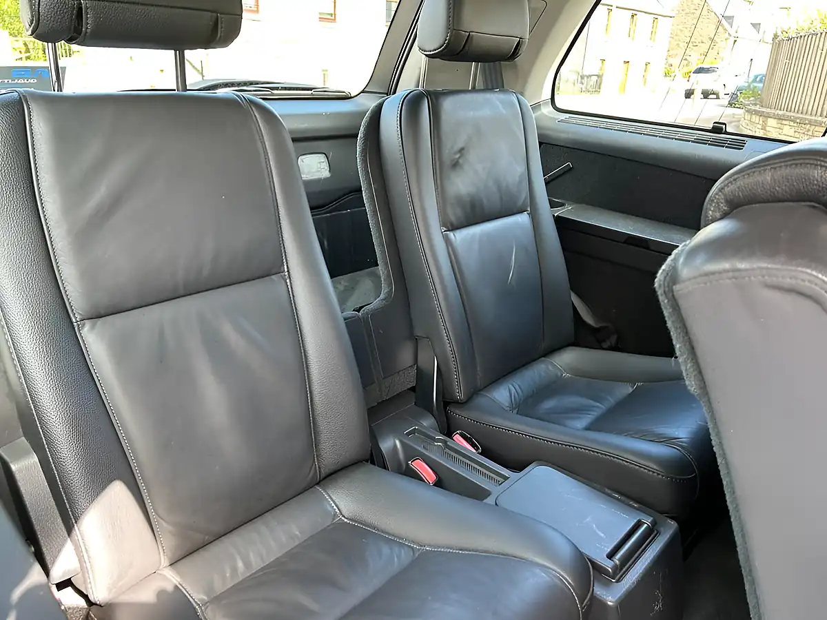 Used 2019 Volvo XC90 Silver - Interior and Exterior details 14
