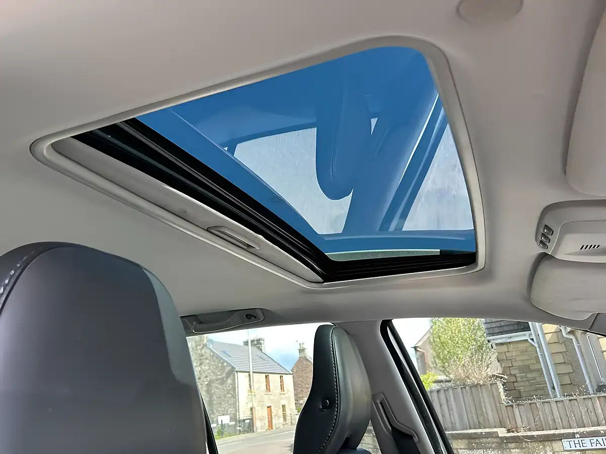 Used 2019 Volvo XC90 Silver - Interior and Exterior details 16