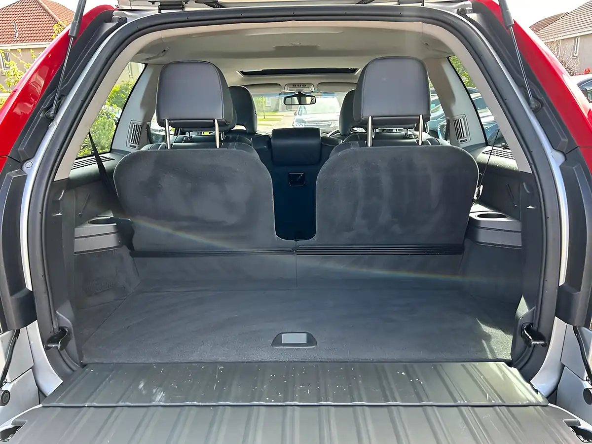 Used 2019 Volvo XC90 Silver - Interior and Exterior details 17