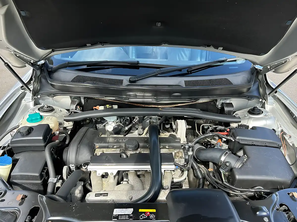 Used 2019 Volvo XC90 Silver - Interior and Exterior details 18