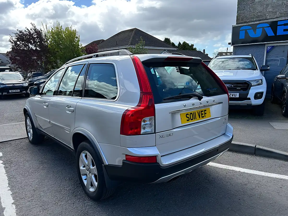 Used 2019 Volvo XC90 Silver - Interior and Exterior details 3