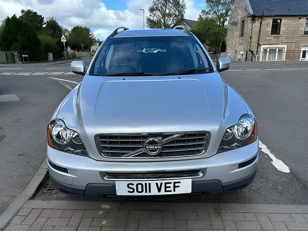 Used 2019 Volvo XC90 Silver - Interior and Exterior details 7