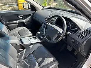 Used 2019 Volvo XC90 Silver - Interior and Exterior details 8