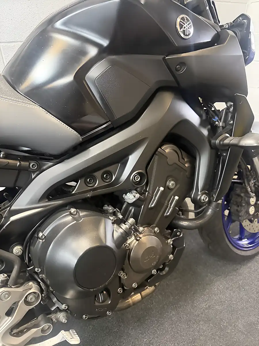 Used 2019 Yamaha MT-09 Naked Abs Black - Interior and Exterior details 10