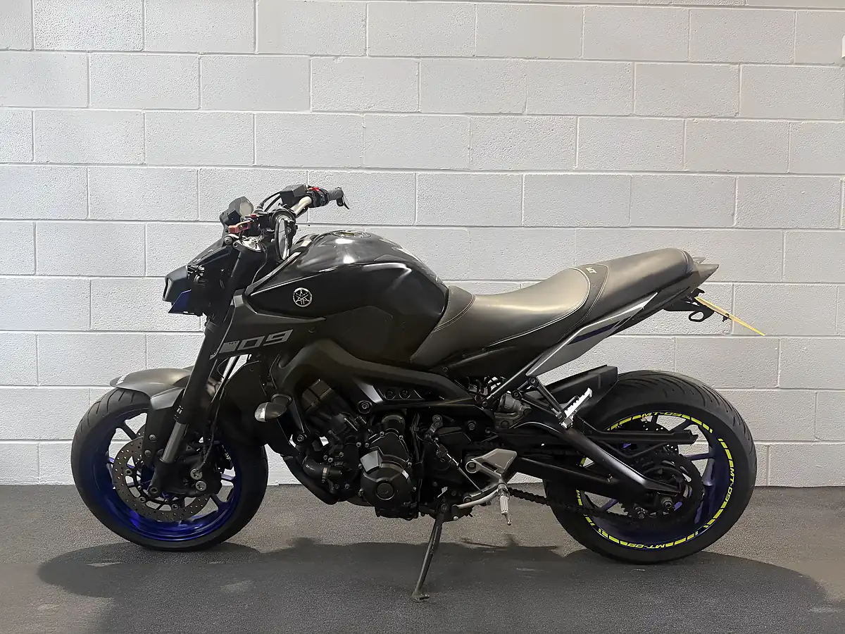 Used 2019 Yamaha MT-09 Naked Abs Black - Interior and Exterior details 14