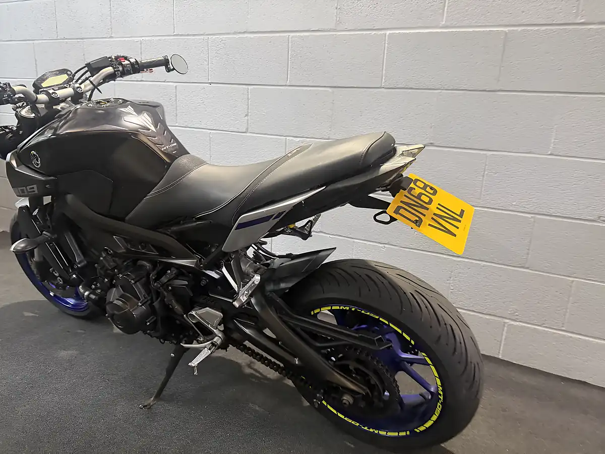 Used 2019 Yamaha MT-09 Naked Abs Black - Interior and Exterior details 17