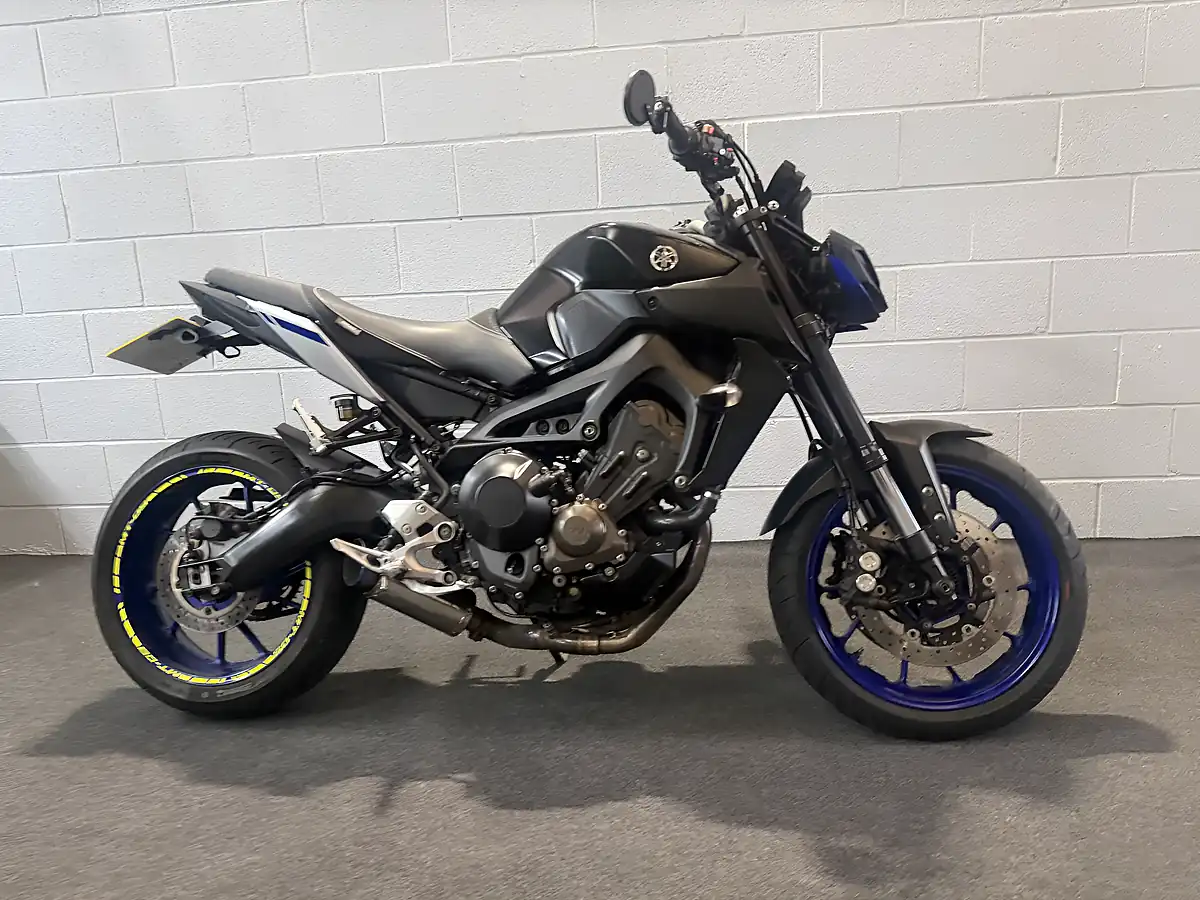 Used 2019 Yamaha MT-09 Naked Abs Black - Interior and Exterior details 2