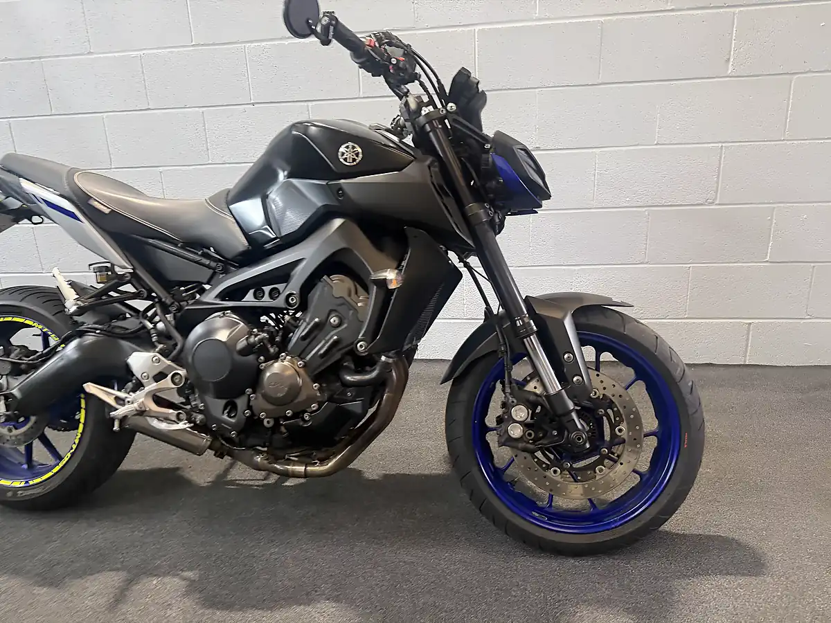 Used 2019 Yamaha MT-09 Naked Abs Black - Interior and Exterior details 3