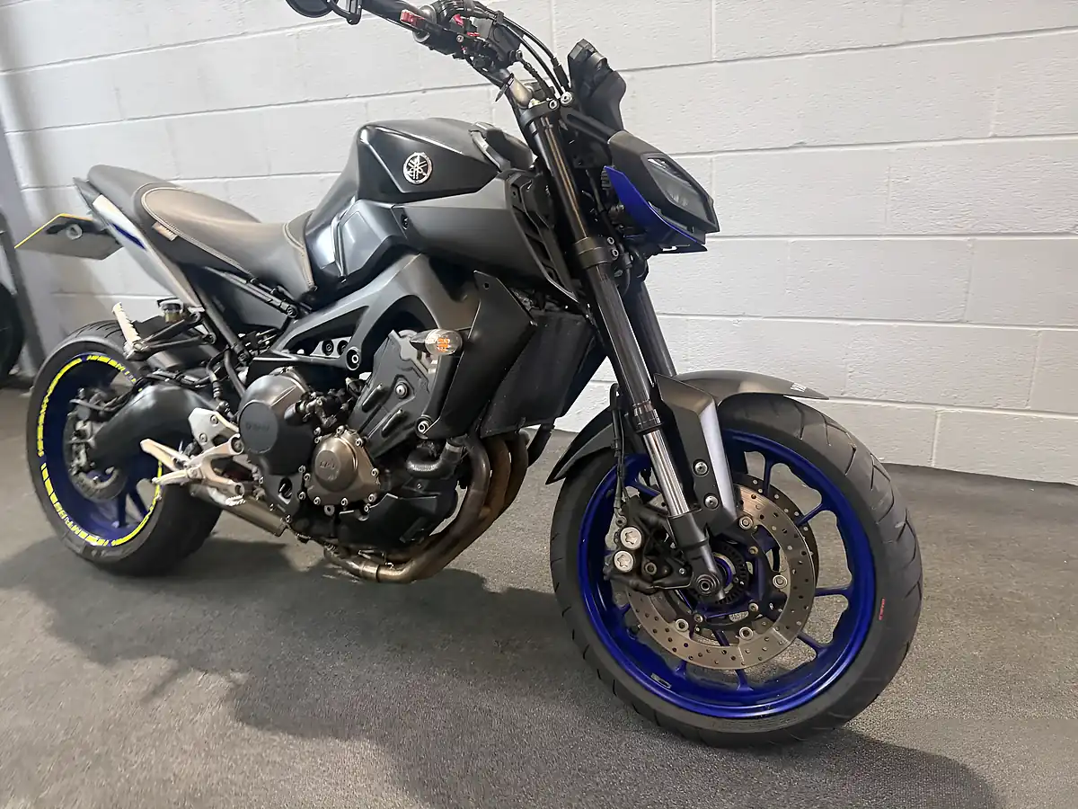 Used 2019 Yamaha MT-09 Naked Abs Black - Interior and Exterior details 4