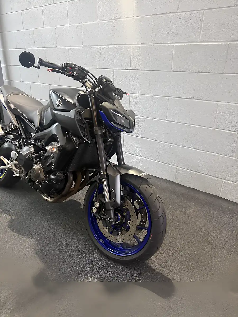 Used 2019 Yamaha MT-09 Naked Abs Black - Interior and Exterior details 6