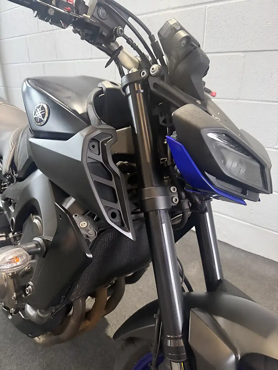 Used 2019 Yamaha MT-09 Naked Abs Black - Interior and Exterior details 7