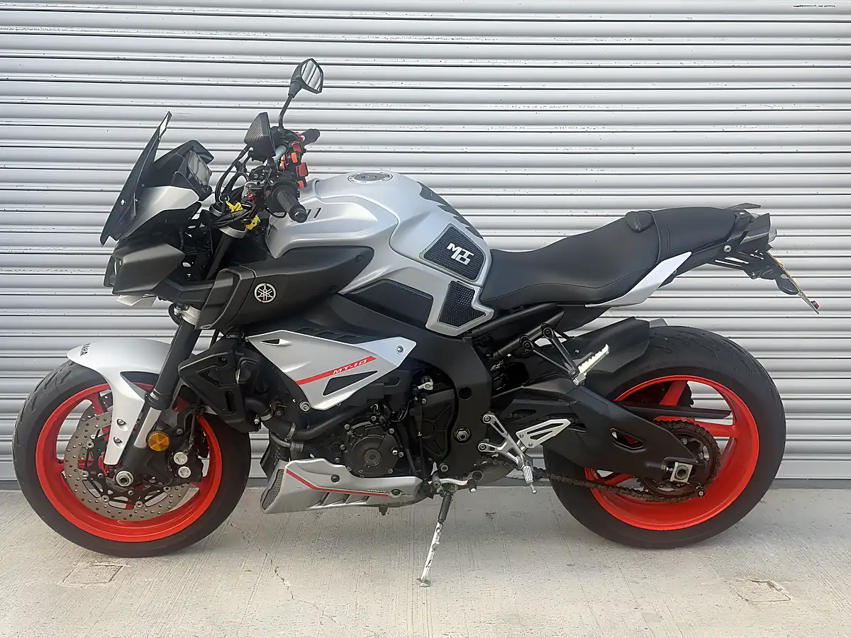 Used 2019 Yamaha MT-10 Naked Grey - Interior and Exterior details 13