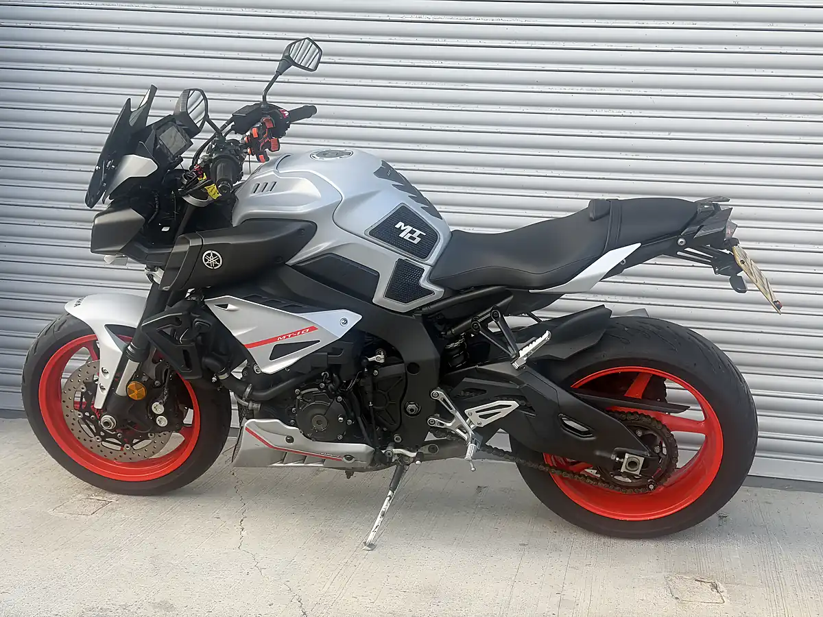 Used 2019 Yamaha MT-10 Naked Grey - Interior and Exterior details 14