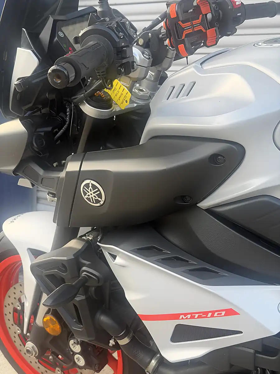 Used 2019 Yamaha MT-10 Naked Grey - Interior and Exterior details 16