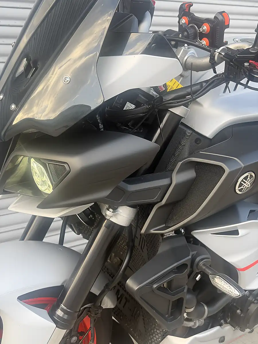 Used 2019 Yamaha MT-10 Naked Grey - Interior and Exterior details 17