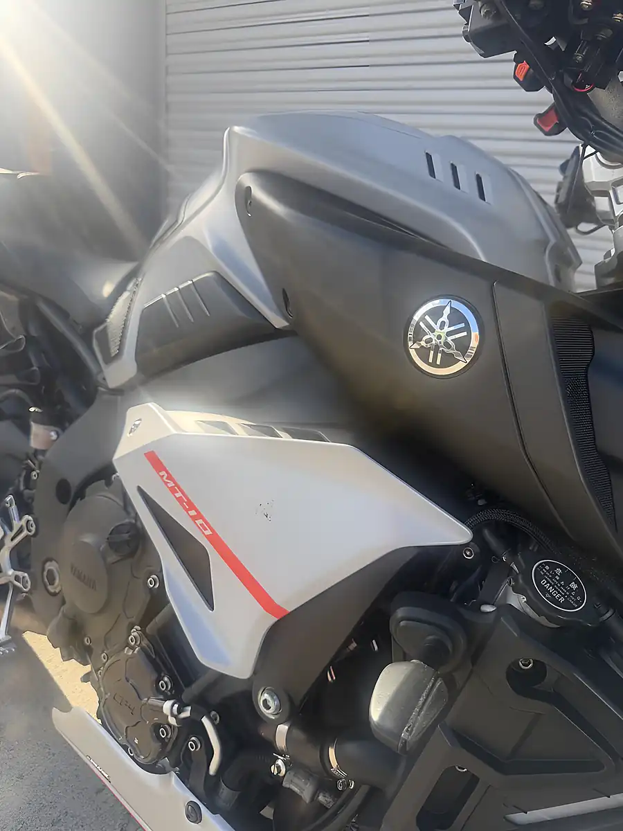 Used 2019 Yamaha MT-10 Naked Grey - Interior and Exterior details 5