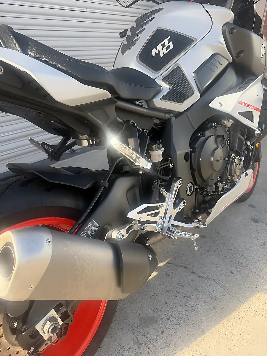 Used 2019 Yamaha MT-10 Naked Grey - Interior and Exterior details 8