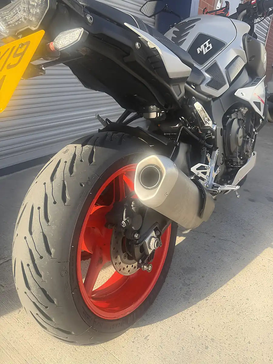 Used 2019 Yamaha MT-10 Naked Grey - Interior and Exterior details 9