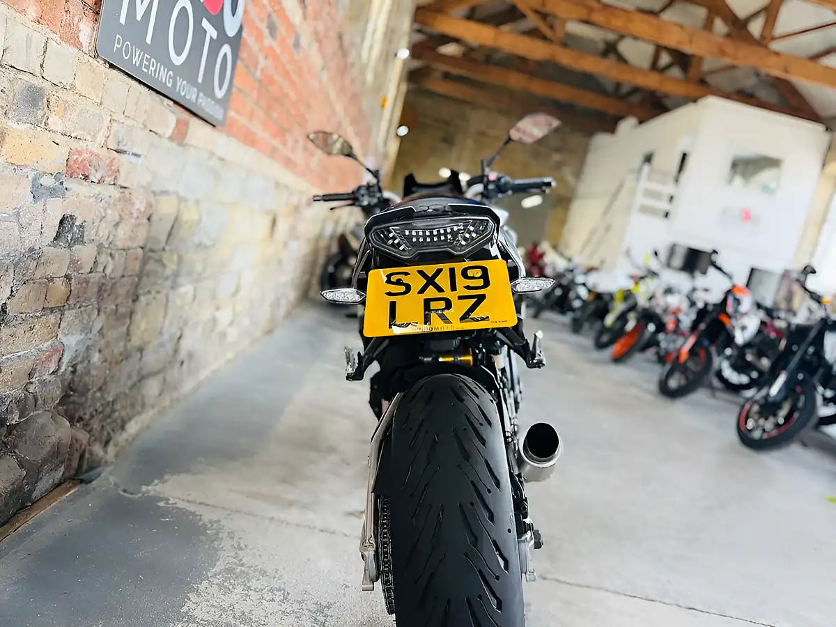 Used 2019 Yamaha MT-10 Sp Silver - Interior and Exterior details 18