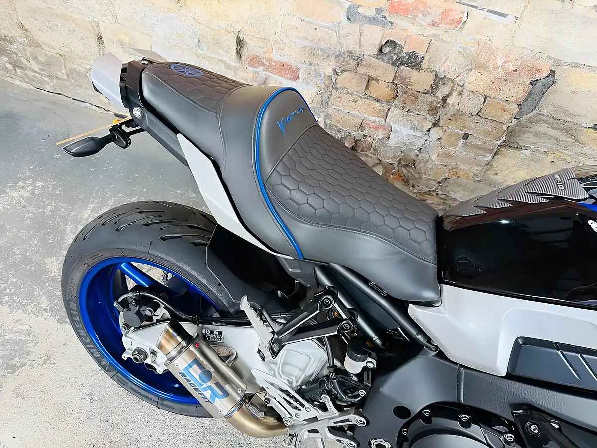 Used 2019 Yamaha MT-10 Sp Silver - Interior and Exterior details 9