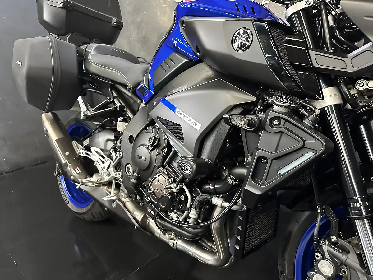 Used 2019 Yamaha MT-10 Touring Blue - Interior and Exterior details 13