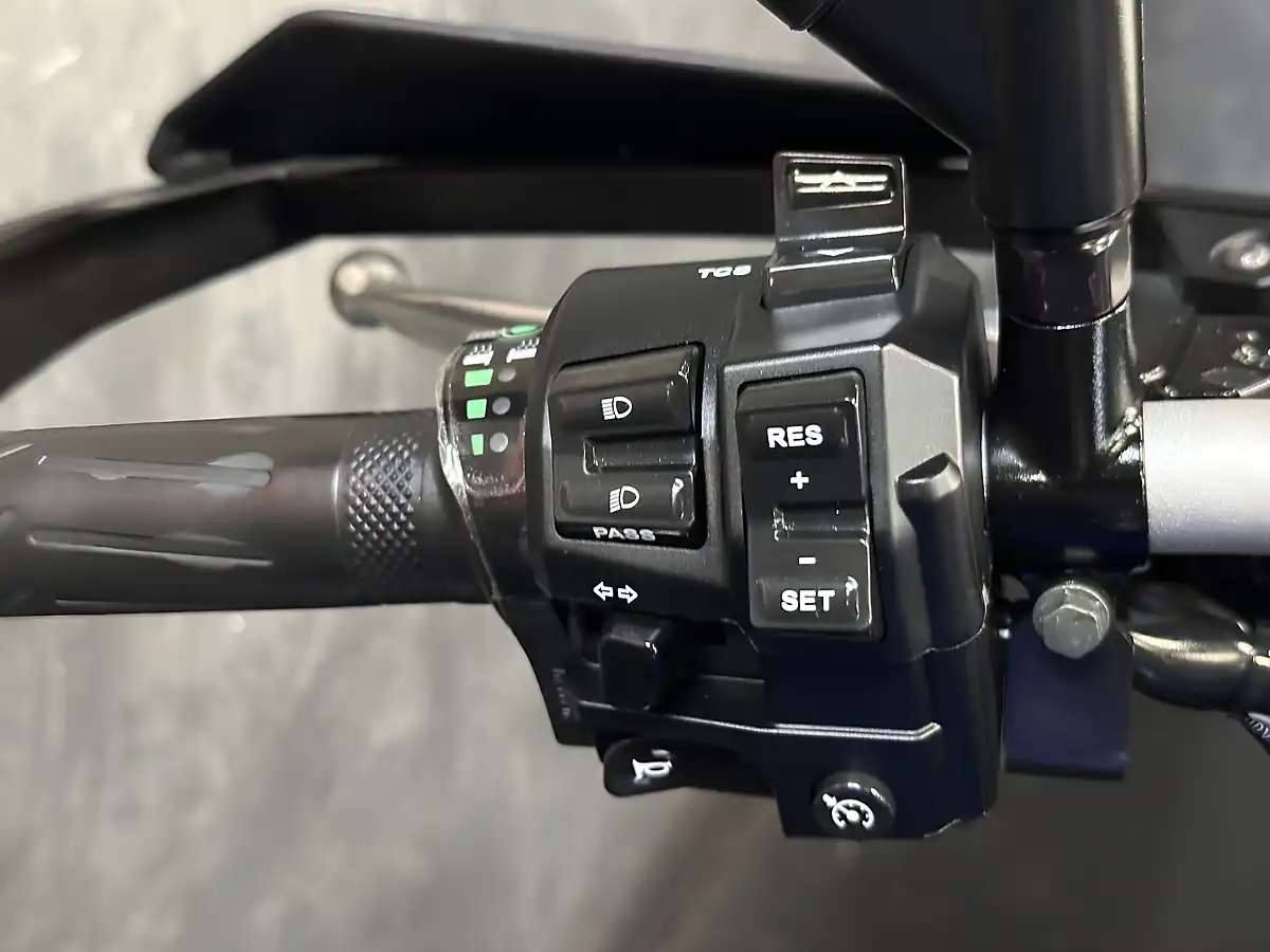 Used 2019 Yamaha MT-10 Touring Blue - Interior and Exterior details 16