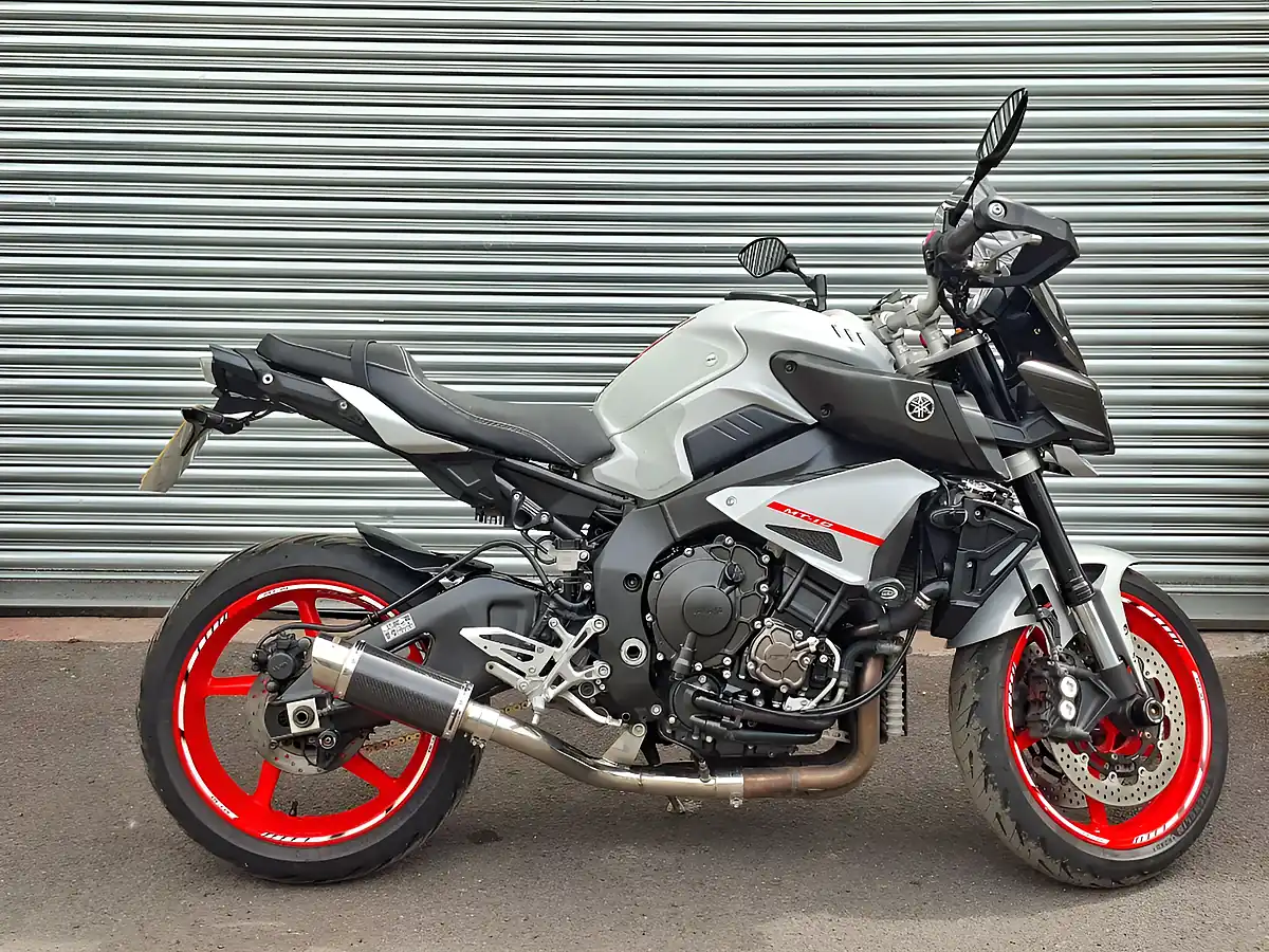 Used 2019 Yamaha Mt Hyper-Naked Grey - Interior and Exterior details 10