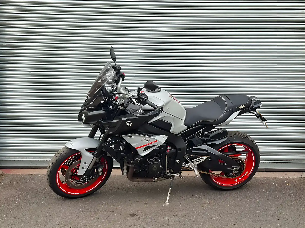 Used 2019 Yamaha Mt Hyper-Naked Grey - Interior and Exterior details 4