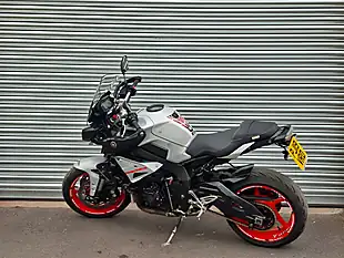 Used 2019 Yamaha Mt Hyper-Naked Grey - Interior and Exterior details 5