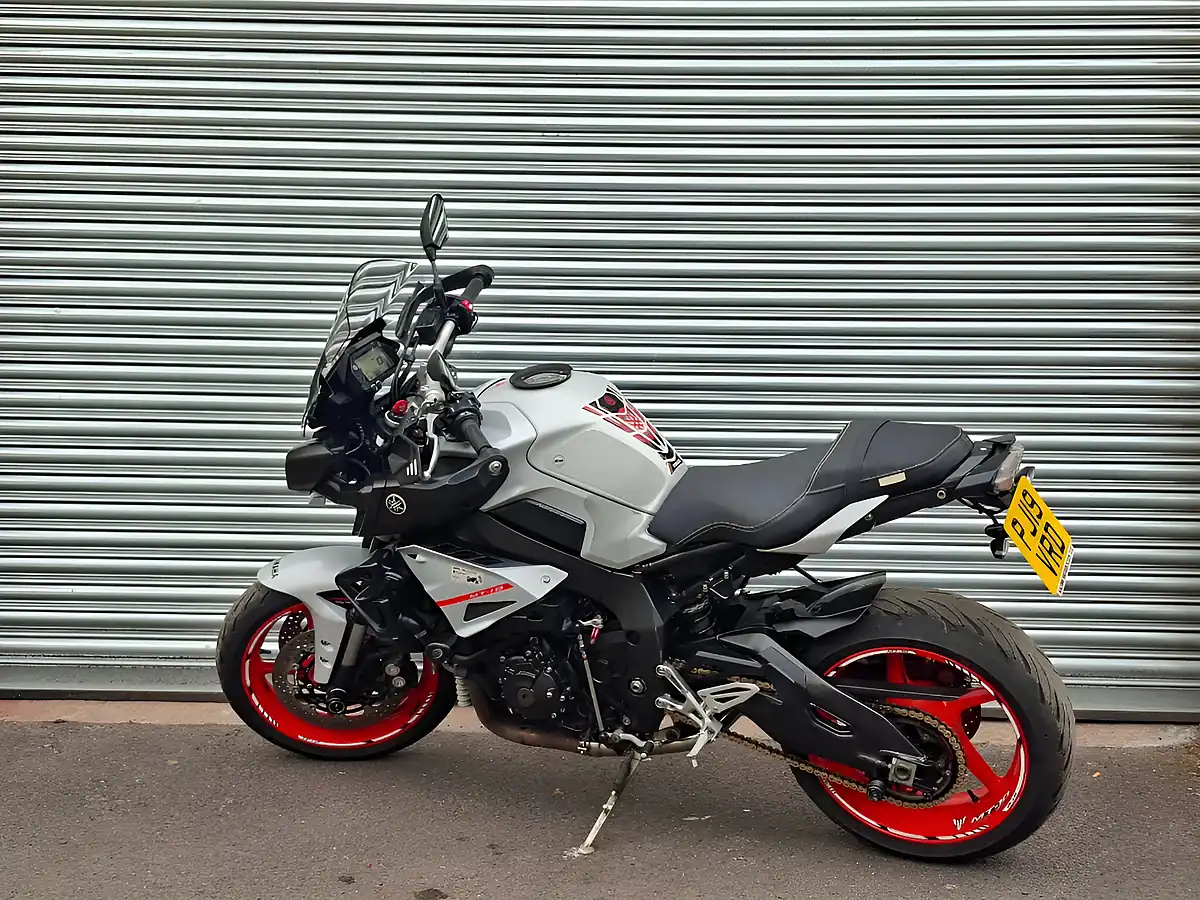 Used 2019 Yamaha Mt Hyper-Naked Grey - Interior and Exterior details 5