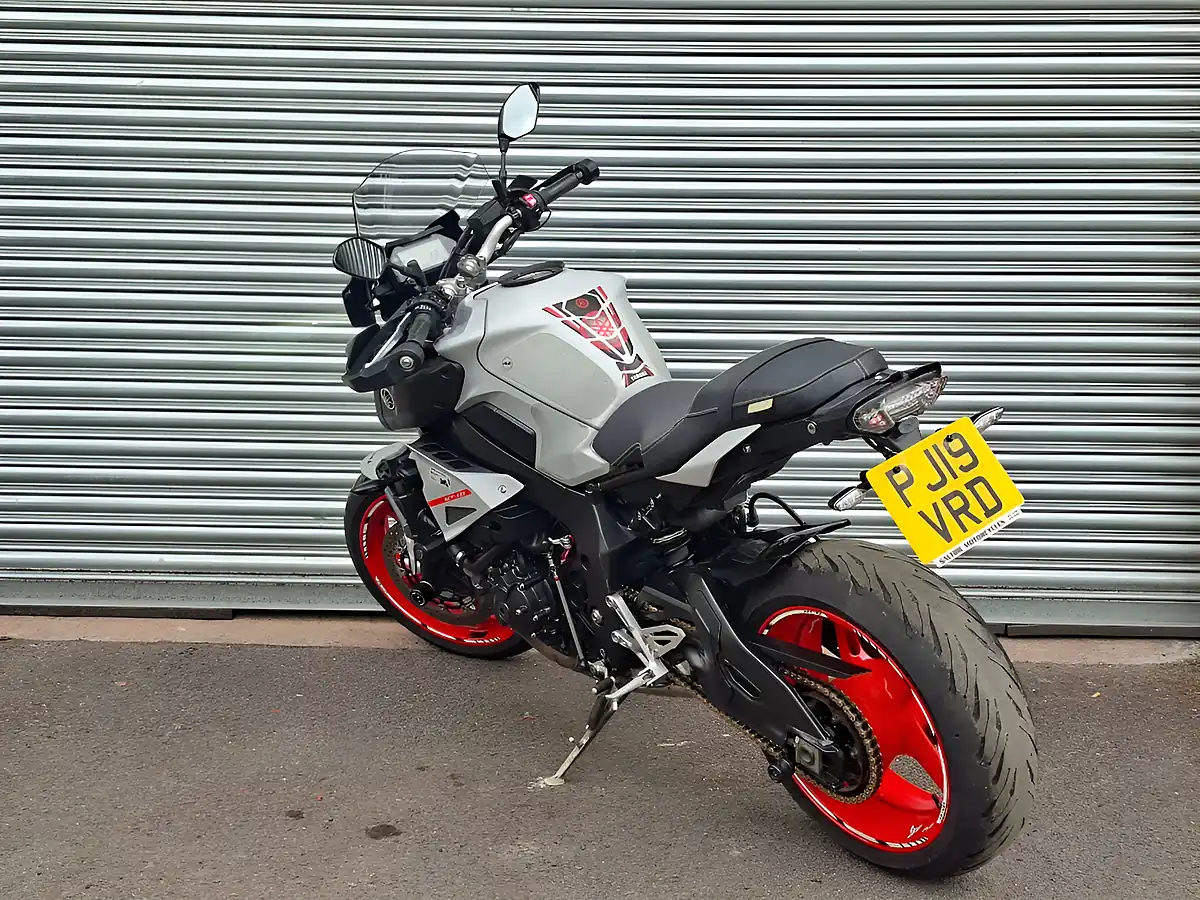 Used 2019 Yamaha Mt Hyper-Naked Grey - Interior and Exterior details 6