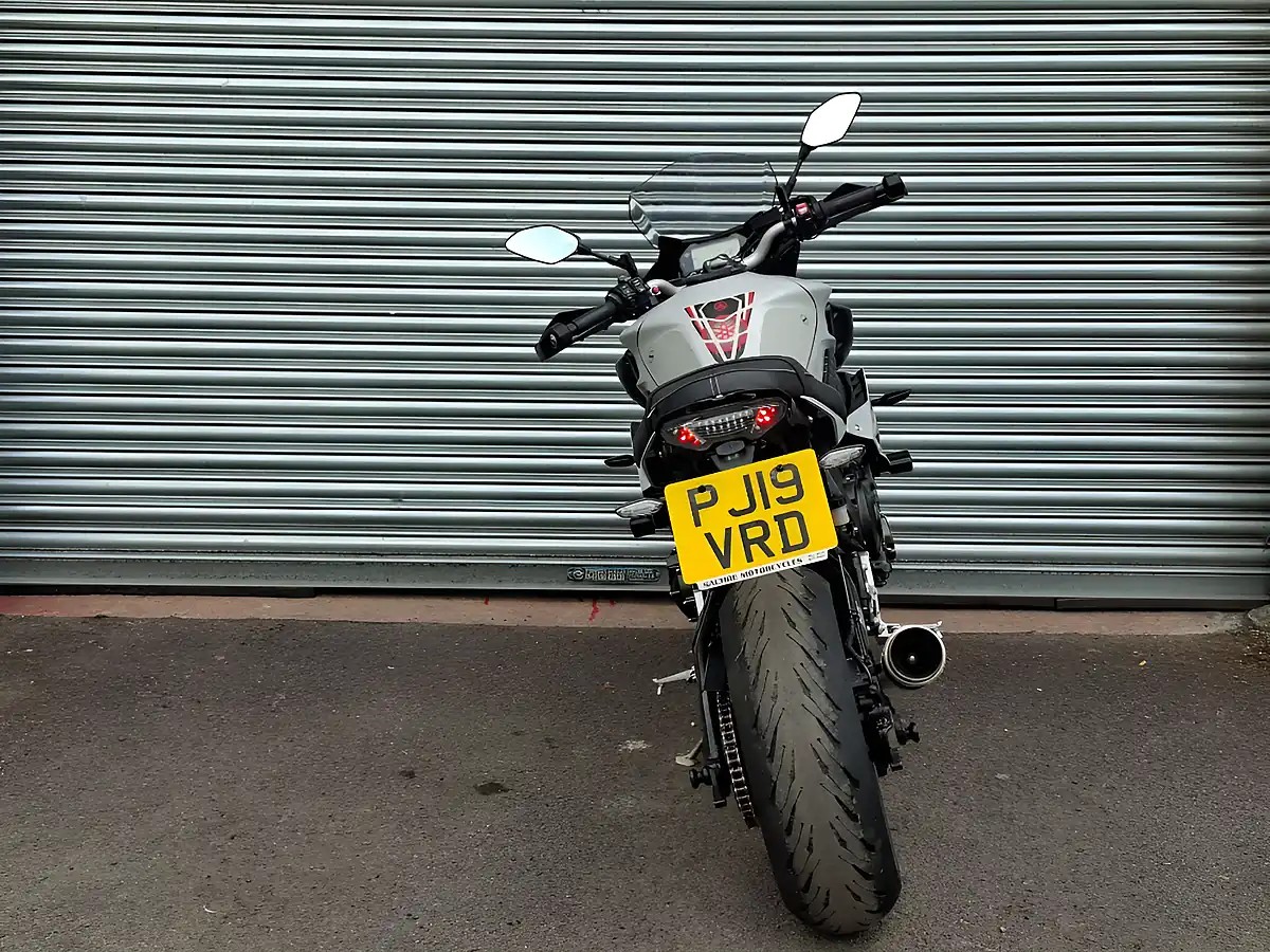 Used 2019 Yamaha Mt Hyper-Naked Grey - Interior and Exterior details 7