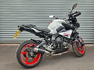Used 2019 Yamaha Mt Hyper-Naked Grey - Interior and Exterior details 9