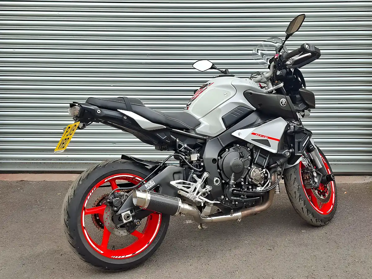 Used 2019 Yamaha Mt Hyper-Naked Grey - Interior and Exterior details 9