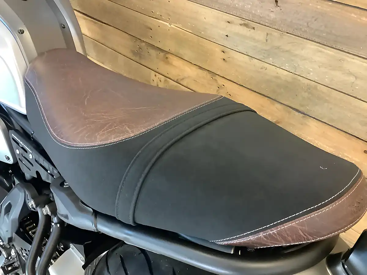 Used 2019 Yamaha Xs Grey - Interior and Exterior details 13