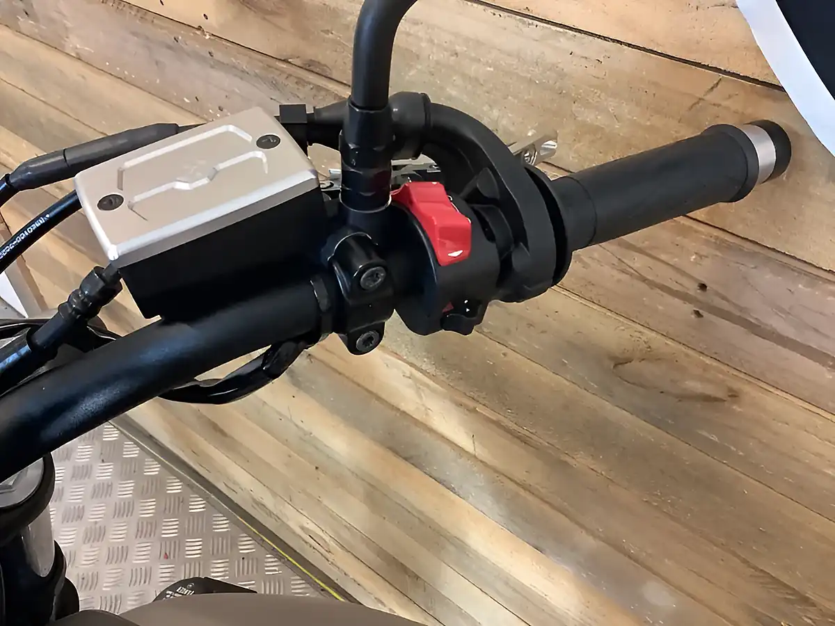 Used 2019 Yamaha Xs Grey - Interior and Exterior details 14