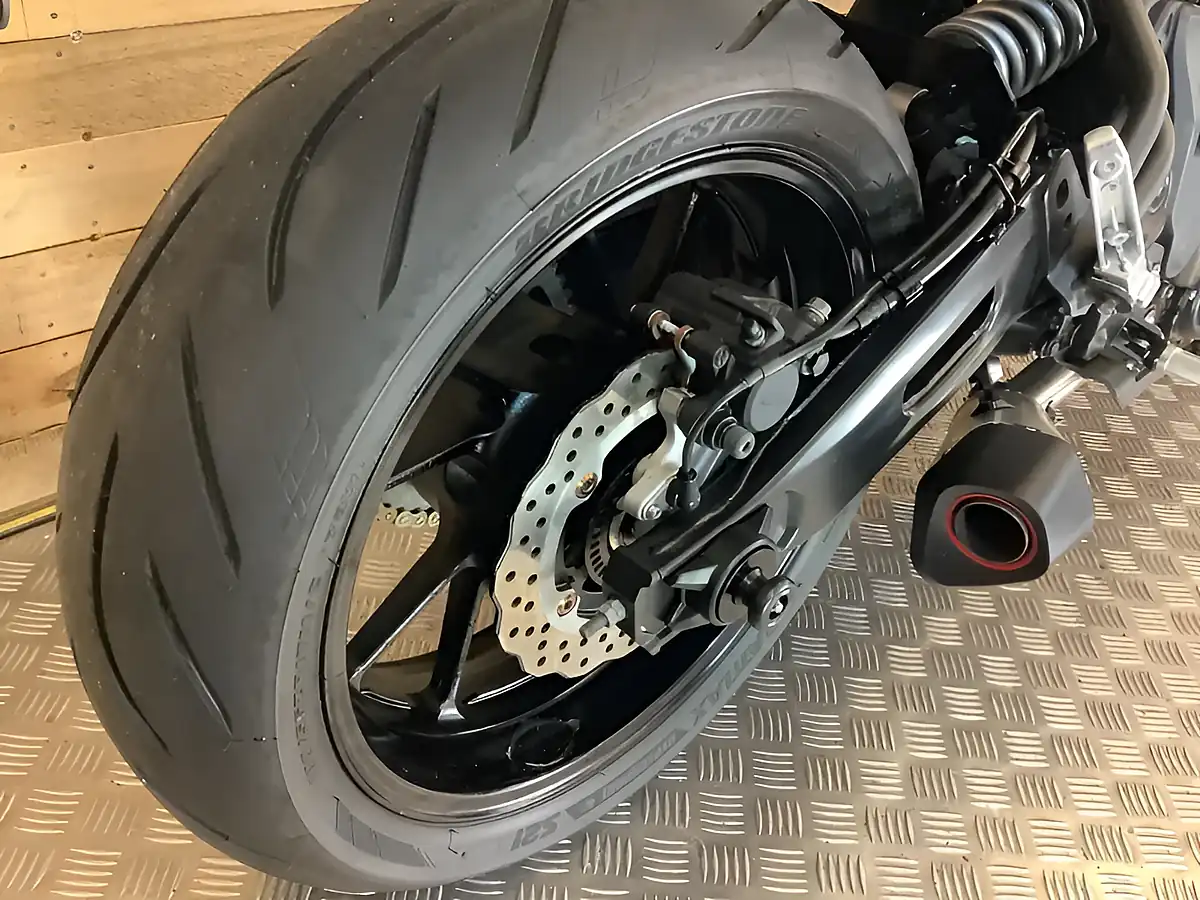 Used 2019 Yamaha Xs Grey - Interior and Exterior details 19