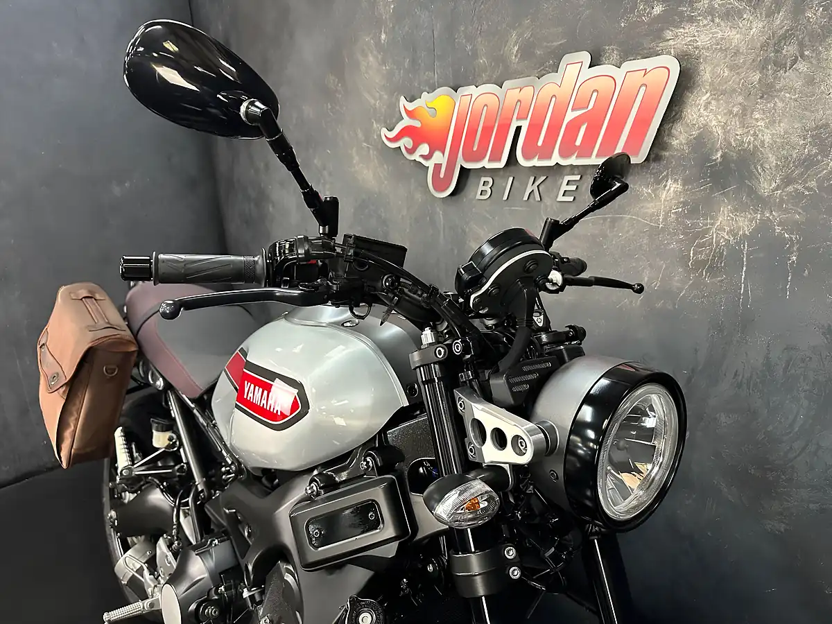 Used 2019 Yamaha XSR900 Sport Heritage Grey - Interior and Exterior details 11