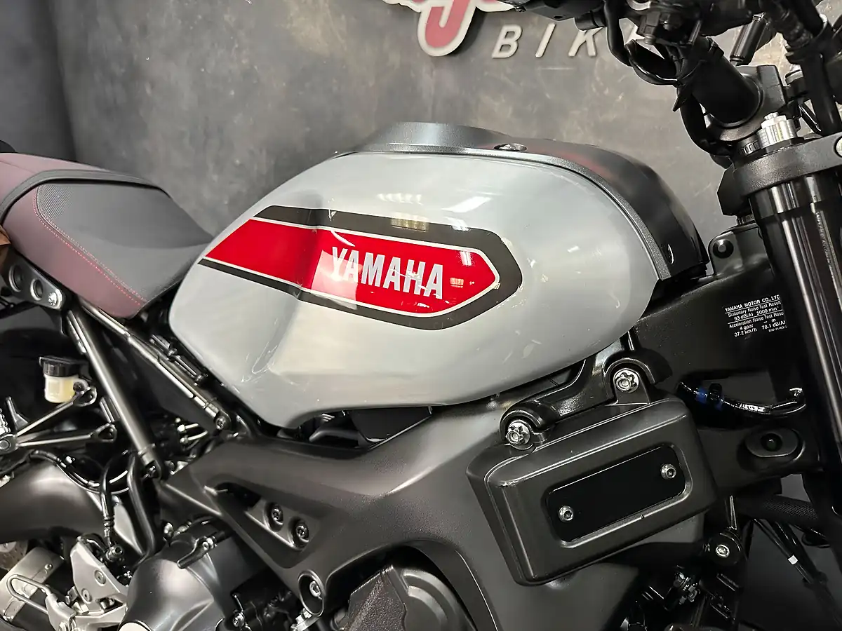 Used 2019 Yamaha XSR900 Sport Heritage Grey - Interior and Exterior details 14