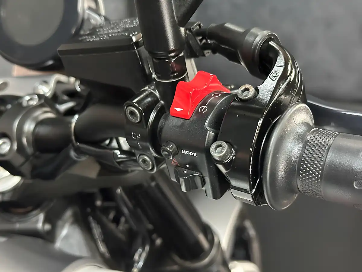 Used 2019 Yamaha XSR900 Sport Heritage Grey - Interior and Exterior details 19